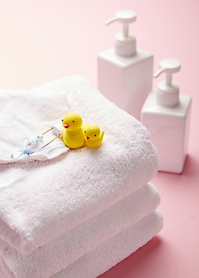 포토 JPG 스튜디오촬영 잡화 분홍색 컬러 생활용품 백그라운드 오리 실내 통 근접촬영 사람없음 아웃포커스 수건 위생용품 장난감 놀이용품 아기용품 오브젝트 국내포토 뷰포인트 조류 촬영기법 내부 파일형식