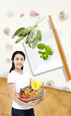 PSD 외국인 편집 편집이미지 그릇 접시 웰빙 여자 음식 토마토 채소 과일 젓가락 포도 감자 건강 옥수수 한명 미소 웃음 들기 사람 동양인 상반신 20대 성인 앞모습 바구니 당근 신선 허브 유기농 고구마 세이지 여자만 여자한명만 성인여자만 청년만 청년여자만 성인한명만 청년여자한명만 성인여자한명만 성인만 이미지편집 식물 1 식기 뷰포인트 모션 곡류 뿌리채소 수저 표정 인종 청년 파일형식
