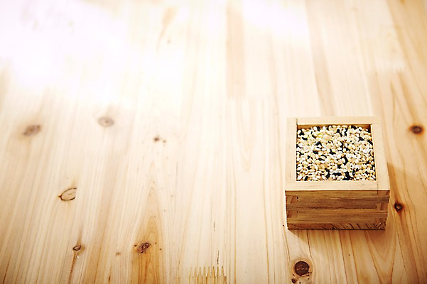 포토 JPG 스튜디오촬영 음식 다수 백그라운드 식재료 곡류 실내 근접촬영 사람없음 목재 아웃포커스 농작물 상자 햇빛 반사 여러개 혼합 낟알 담기 알맹이 잡곡 국내포토 나무 뷰포인트 농업 재료 모션 촬영기법 내부 태양 파일형식