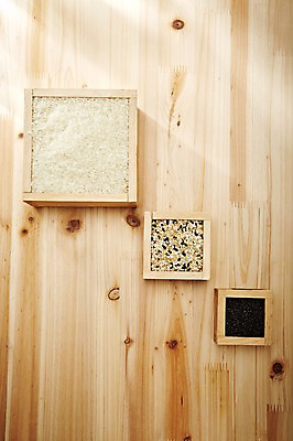 포토 JPG 스튜디오촬영 음식 다수 백그라운드 식재료 탁자 곡류 실내 근접촬영 사람없음 목재 아웃포커스 농작물 상자 여러개 쌀 혼합 낟알 담기 알맹이 잡곡 흑미 국내포토 나무 뷰포인트 가구 농업 재료 모션 촬영기법 내부 파일형식