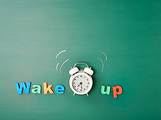 포토 JPG 스튜디오촬영 알파벳 영어 시계 백그라운드 프레임 알림판 실내 틀 사람없음 단어 칠판 자명종 알람 기상 알림 오브젝트 탁상시계 국내포토 문자 모션 내부 파일형식