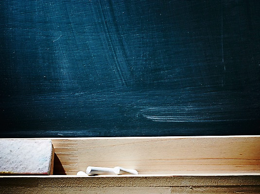 포토 JPG 스튜디오촬영 백그라운드 프레임 알림판 실내 틀 사람없음 칠판 알림 오브젝트 지우개 분필 교구 칠판지우개 국내포토 교육 학용품 내부 초크 파일형식