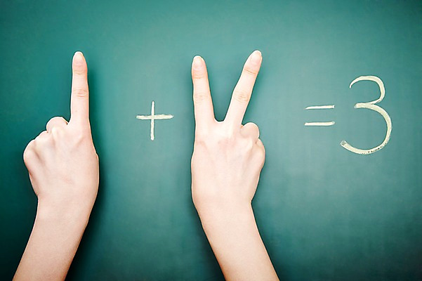 포토 JPG 스튜디오촬영 1 손 교육 배경화면 백그라운드 2 실내 3 한명 손짓 신체부위 숫자 칠판 양손 수학 덧셈 오브젝트 교구 손모양 국내포토 모양 문자 교과목 모션 사람 내부 파일형식 손_신체부위