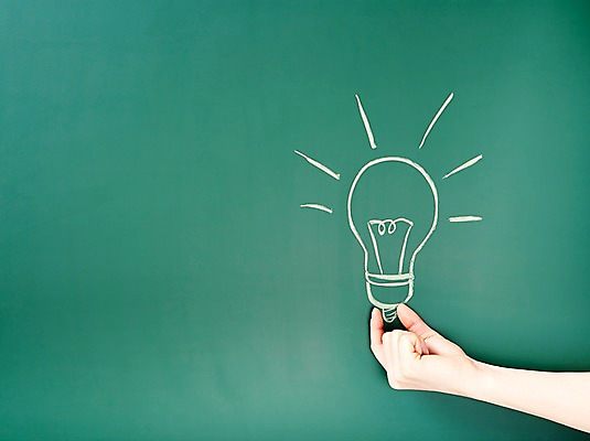 포토 JPG 스튜디오촬영 손 배경화면 백그라운드 전구 조명 아이디어 프레임 한손 알림판 실내 틀 한명 들기 신체부위 칠판 알림 오브젝트 백열등 그림 교구 국내포토 1 교육 컨셉 모션 사람 내부 파일형식