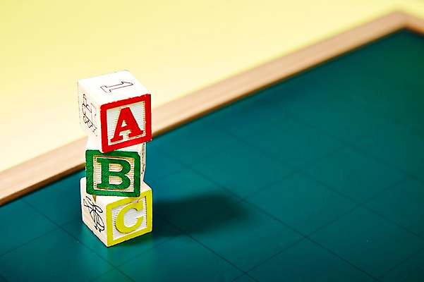 포토 JPG 스튜디오촬영 문자 알파벳 영어 교육 백그라운드 대문자 프레임 알림판 실내 틀 근접촬영 사람없음 아웃포커스 장난감 쌓기 놀이용품 칠판 블록 알림 오브젝트 교구 국내포토 뷰포인트 모션 촬영기법 내부 파일형식