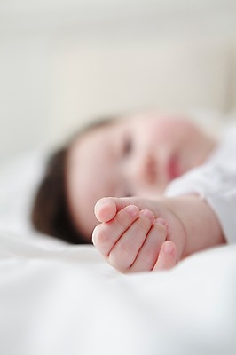 포토 JPG 라이프스타일 손 남자 어린이라이프 아들 신체 실내 한명 사람 동양인 근접촬영 아웃포커스 신체부위 귀여움 한국인 아기 아기만 국내포토 1 어린이 뷰포인트 컨셉 가족 촬영기법 인종 내부 생활 파일형식