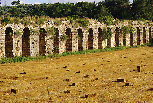 포토 JPG 해외이미지 전통 유럽 문화 모래 여행 밭 건축양식 휴가 벽돌 사람없음 건물 옆모습 여행객 탑 수확 기둥 역사 중앙 볏짚 폐허 아치 과거 기념물 동쪽 공학 칠면조 고체 구식 로마인 수도교 옛날 팔레스타인 해외202004 해외포토 건축물 교육 건축 나라 뷰포인트 컨셉 농업 중동 조류 사람 인종 다리_건축물 짚 방향 파일형식 이미지허브