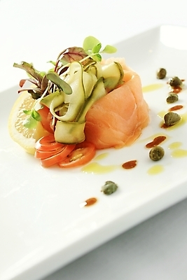 포토 JPG 해외이미지 그릇 계절 음식 어류 사람없음 저녁식사 샐러드 추위 먹기 연어 훈제 건강식 점심식사 치유 스코틀랜드 해외202004 해외포토 식기 모션 영국 식사 수중동물 파일형식 이미지허브