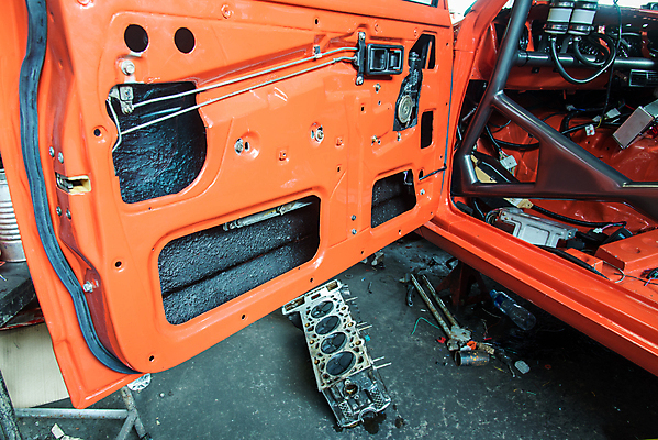 포토 JPG 해외이미지 부분 교통시설 자동차 실내 안전 사람없음 금속 수확 업무 바퀴 변화 수리 브레이크 서비스 시스템 엔진 정비공 유지 국회 옛날 자동 차고 철강 캘리퍼스 해외202004 해외포토 육상교통 교통 컨셉 농업 재질 내부 공구 작업 기술자 시설 파일형식 이미지허브