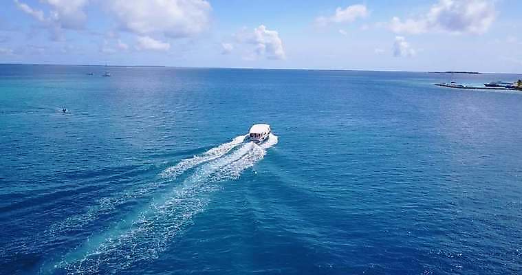 포토 JPG 해외이미지 바다 섬 여행 백그라운드 요트 자연 하늘 낚시 휴가 항해 안테나 풍경 사람없음 물 여름 파란색 모래사장 맑음 흰색 보트 크루즈 모래언덕 속도 석호 몰디브 드론 터키석 파라다이스 해외202004 해외포토 자연요소 계절 아시아 컬러 배_교통 통신 레저 날씨 보석 언덕 생태계 파일형식 이미지허브