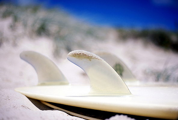 포토 JPG 해외이미지 문화 모래 스포츠 사람없음 꿈 서핑보드 서핑 닫기 모래언덕 해외202004 해외포토 모션 수상스포츠 보드_스포츠 언덕 파일형식 이미지허브