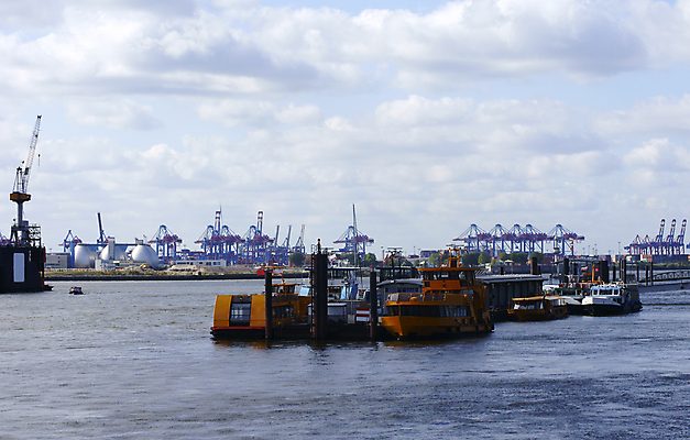 포토 JPG 해외이미지 구름 산업 하늘 독일 사람없음 물 항구 보트 컨테이너 기중기 무역 수납 해외202004 해외포토 자연요소 유럽 배_교통 교통시설 중장비 파일형식 이미지허브