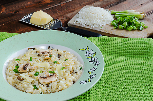 포토 JPG 해외이미지 전통 접시 음식 조각 다이어트 토마토 탁자 밥 치즈 파슬리 건강 마늘 요리 사람없음 목재 초록색 빛 식당 식사 저녁식사 이탈리아 우유 시골 거친 체리 맛 시리얼 지중해 허브 준비 향기 아로마 레시피 시금치 바질 점심식사 삶기 채식주의자 해외202004 해외포토 나무 식물 식기 유럽 바다 컬러 가구 컨셉 채소 과일 재료 유제품 상점 채식 냄새 파일형식 이미지허브