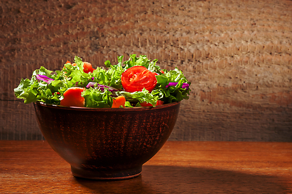 포토 JPG 해외이미지 라이프스타일 식기 접시 음식 백그라운드 잎 다이어트 토마토 채소 재료 양파 오이 건강 사람없음 목재 빨간색 초록색 식당 식사 저녁식사 샐러드 로켓 시골 신선 사발 상추 가득함 유기농 날것 건강식 내추럴 점심식사 루꼴라 채식주의자 해외202004 해외포토 나무 식물 웰빙 컬러 생활 상점 사기그릇 채식 파일형식 이미지허브