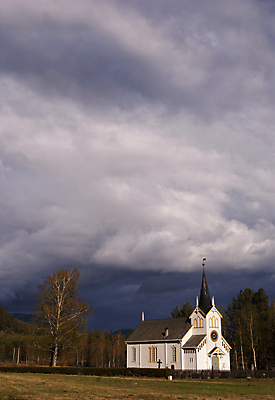 포토 JPG 해외이미지 나무 구름 자연 노르웨이 풍경 사람없음 건물 목재 교회 흰색 폭풍 나쁜 해외202004 해외포토 자연요소 식물 건축물 유럽 컬러 재료 종교건축 날씨 생태계 파일형식 이미지허브