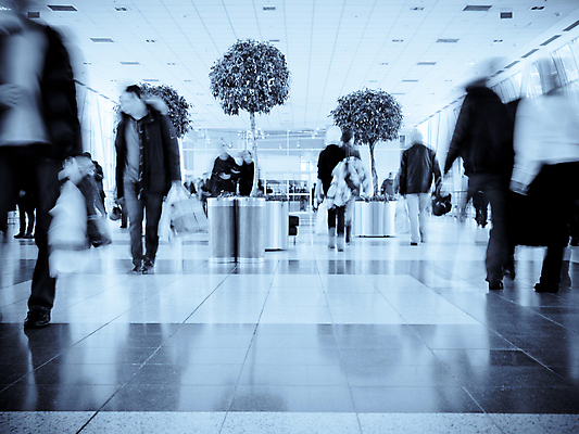포토 JPG 해외이미지 여자 남자 백그라운드 모션 유리 추상 바닥 실내 사람 성인 사람없음 내부 건물 쇼핑 반사 판매 걷기 상점 검은색 산책 도시 그룹 복도 센터 구매 군중 소프트포커스 큼 쇼핑몰 바쁨 장면 블러 해외202004 해외포토 건축물 컬러 무늬 재질 휴식 촬영기법 크기 파일형식 이미지허브