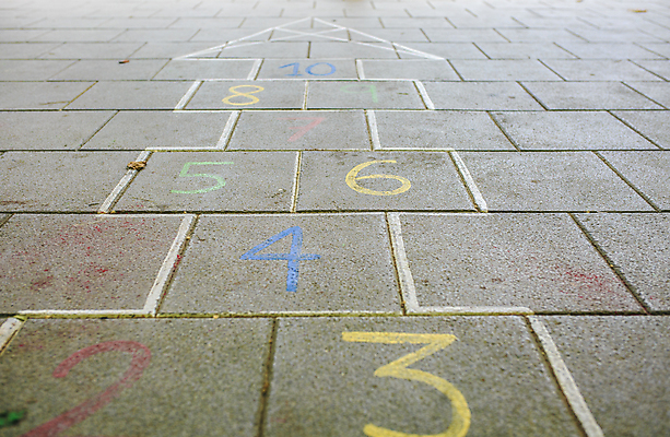 포토 JPG 해외이미지 1 디자인 도로 어린이 스포츠 컨셉 2 학교 놀이 성공 거리 3 사람없음 야외 숫자 사각형 점프 검은색 페인트 게임 흰색 9 4 놀이터 8 아스팔트 6 심볼 그림 분필 시멘트 5 쉬는시간 7 초보 콘크리트 해외202004 해외포토 도형 문자 교육 길 컬러 교통시설 모션 휴식 사람 초크 파일형식 이미지허브