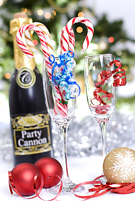 포토 JPG 해외이미지 기념일 리본 안경 음료 크리스마스 겨울 공 유리 휴식 새해 주택 기념 사탕 사람없음 장식 파티 와인 거품 마시기 축하 알코올 춤 샴페인 12월 해외202004 해외포토 잡화 계절 컨셉 모션 재질 문화예술 디저트 주류 이벤트 건물 날짜 파일형식 이미지허브