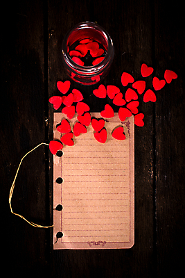 포토 JPG 해외이미지 모양 리본 종이 백그라운드 컨셉 휴가 아이디어 발렌타인데이 선물 사랑 사람없음 목재 가로 빨간색 상자 공백 흰색 하트 신용카드 날짜 메시지 널 작음 편지 질감 카피스페이스 해외202004 해외포토 나무 감정 컬러 재료 데이이벤트 금융 크기 파일형식 이미지허브