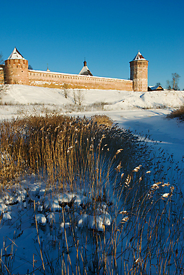 포토 JPG 해외이미지 전통 외관 계절 기독교 종교 문화 벽 겨울 건축양식 자연 하늘 인종 풍경 사람없음 파란색 햇빛 태양 여행객 탑 추위 나뭇가지 성 역사 원주민 건축가 박물관 러시아 수도원 천연기념물 러시아인 옛날 해외202004 해외포토 자연요소 서양인 나무 직업 건축물 건축 유럽 컬러 사람 아프리카인 생태계 파일형식 이미지허브