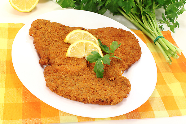 포토 JPG 해외이미지 접시 음식 파슬리 육류 돼지고기 스테이크 요리 사람없음 주방 식당 식사 치킨 굽기 레몬 메뉴 준비 레시피 칠면조 빵가루 송아지고기 해외202004 해외포토 식기 채소 과일 식재료 조류 서양음식 상점 구이 닭고기요리 파일형식 이미지허브