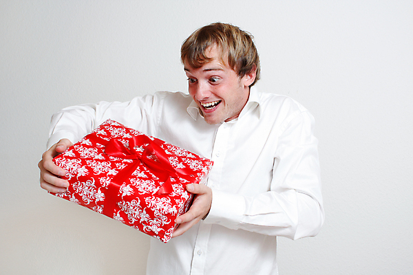 포토 JPG 해외이미지 손 응시 계절 남자 행복 리본 크리스마스 포장 휴가 새로움 선물 한명 사람 빨간색 세로 상자 놀람 잡기 발표 행운 큼 심볼 주기 제의 해외202004 해외포토 1 시선 기념일 감정 컬러 컨셉 모션 표정 신체부위 크기 파일형식 이미지허브