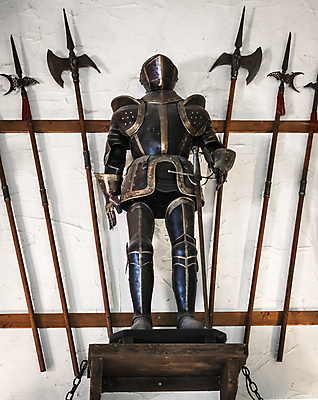 포토 JPG 해외이미지 유럽 문화 무기 경비 정장 사람없음 장식 금속 힘 수확 골동품 중세 역사 보호 헬멧 철 오브젝트 복고 군용 싸움 전쟁 보안 과거 도끼 육군 무거움 병정 전사 갑옷 옛날 철강 해외202004 해외포토 옷 나라 컨셉 농업 모션 재질 군대 안전 무게 보호장비 파일형식 이미지허브