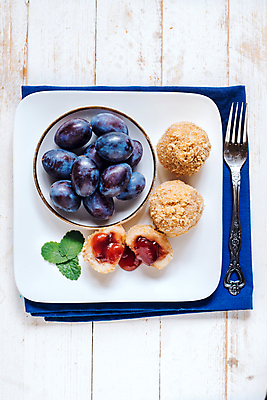 포토 JPG 해외이미지 전통 접시 유럽 음식 과일 디저트 감자 요리 사람없음 달콤 맛 설탕 준비 반죽 서빙 체코 레시피 자두 헝가리 폭식 경단 삶기 숙성 페스츄리 핸드메이드 해외202004 해외포토 식기 나라 빵 컨셉 채소 동유럽 파일형식 이미지허브