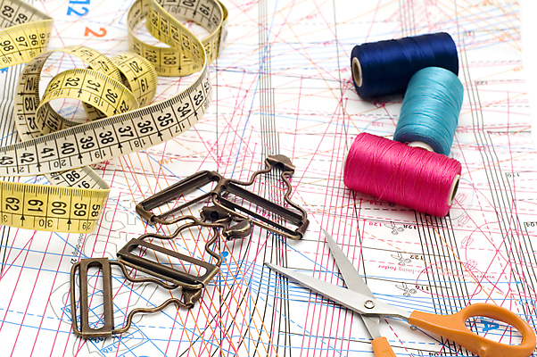 포토 JPG 해외이미지 디자인 옷 패턴 사람없음 유행 엄지손가락 직물 실 바느질 측정 땀 만들기 치수 실타래 자수 섬유 수공예 조립 재단사 해외202004 해외포토 직업 무늬 손가락 모션 공예 파일형식 이미지허브