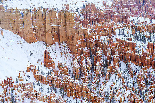 포토 JPG 해외이미지 공원 겨울 자연 산 파노라마 풍경 사람없음 빨간색 골짜기 사막 바위 부식 암초 사암 내추럴 지질학 해외202004 해외포토 계절 공공시설 교육 컬러 촬영기법 돌_바위 생태계 파일형식 이미지허브