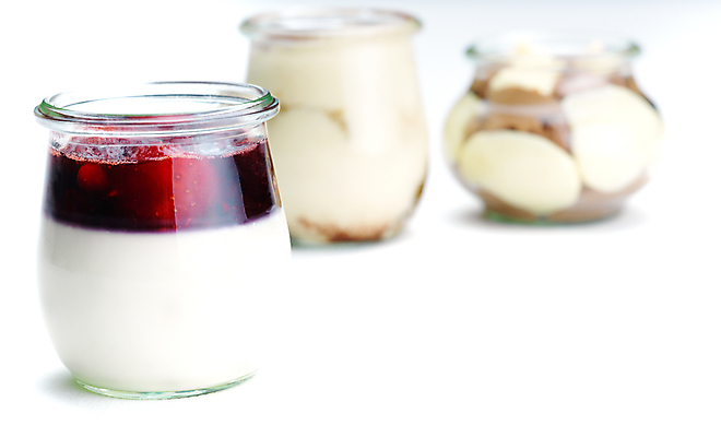 포토 JPG 해외이미지 실내 종류 사람없음 아웃포커스 다양 세개 흰배경 푸딩 해외202004 해외포토 다수 백그라운드 디저트 촬영기법 3 내부 흰색 파일형식 이미지허브