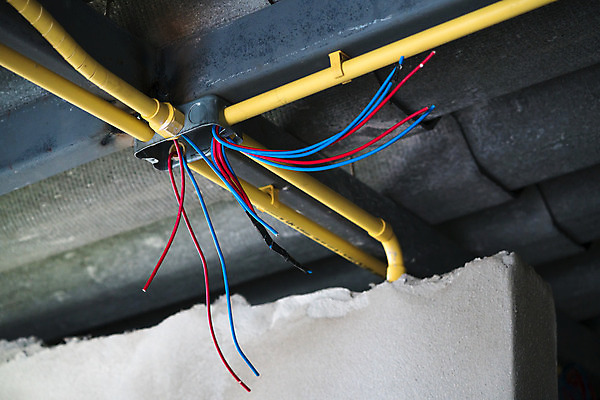 포토 JPG 해외이미지 손 산업 벽 주택 사람없음 힘 전선 네트워크 수리 철사 펜치 스위치 유지 설치 해외202004 해외포토 건물 신체부위 공구 파일형식 이미지허브