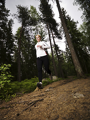 포토 JPG 해외이미지 여자 스포츠 밭 하늘 한명 야외 목재 30대 금발 달리기 조깅 운동 태양 건강관리 뜨거움 숲 근육질 에어로빅 복근 해외202004 해외포토 자연요소 나무 1 헤어스타일 농업 재료 모션 근육 건강 관리 사람 장년 춤 몸매 파일형식 이미지허브