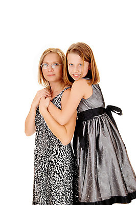 포토 JPG 해외이미지 백인 드레스 여자 딸 행복 어린이 가족 포옹 엄마 함께함 사랑 서기 사람 성인 두명 세로 흰색 표현 달콤 결합 자르기 흰배경 고립 해외202004 해외포토 서양인 옷 감정 컬러 백그라운드 컨셉 관계 안기 모션 맛 파일형식 이미지허브