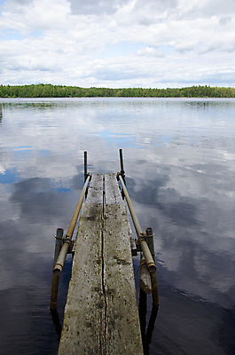 포토 JPG 해외이미지 구름 호수 여행 자연 하늘 날씨 휴가 스웨덴 풍경 사람없음 목재 물 여름 파란색 반사 평화 항구 침묵 수확 널 숲 오솔길 복고 스칸디나비아 옛날 수평선 해외202004 해외포토 자연요소 나무 계절 길 컬러 컨셉 농업 재료 교통시설 북유럽 소리 생태계 파일형식 이미지허브