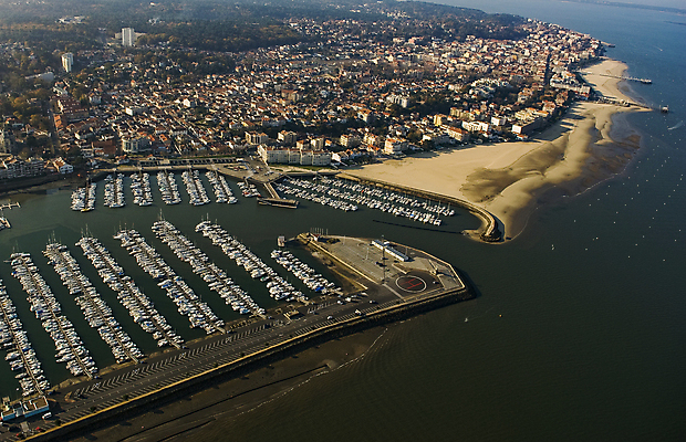 포토 JPG 해외이미지 1 유럽 바다 요트 낚시 휴가 항해 풍경 사람없음 야외 목재 가로 빨간색 물 여름 파란색 항구 프랑스 굴 만 보트 고독 큼 포트 대서양 부둣가 돛대 프랑스어 옛날 조감도 해외202004 해외포토 자연요소 나무 문자 계절 감정 나라 컬러 배_교통 재료 교통시설 레저 어패류 크기 파일형식 이미지허브