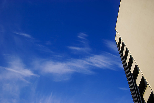 포토 JPG 해외이미지 구름 선 건축양식 창문 하늘 부동산 추상 미래 새로움 아파트 주택 그림자 사람없음 건물 파란색 빛 노란색 블록 도시 재산 플랫 가장자리 삼각형 묘사 정사각형 상승 심플 각도 날카로움 단계 대각선 평행 콘크리트 특별함 해외202004 해외포토 자연요소 도형 건축물 건축 컬러 컨셉 무늬 금융 둘레 파일형식 이미지허브