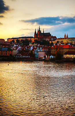 포토 JPG 해외이미지 유럽 여행 건축양식 하늘 사람없음 물 강 도시풍경 성당 교회 일몰 도시 역사 저녁 체코 프라하 타운 동유럽 바로크 보헤미아 옛날 해외202004 해외포토 자연요소 건축 나라 종교건축 풍경 건물 노을 야간 파일형식 이미지허브
