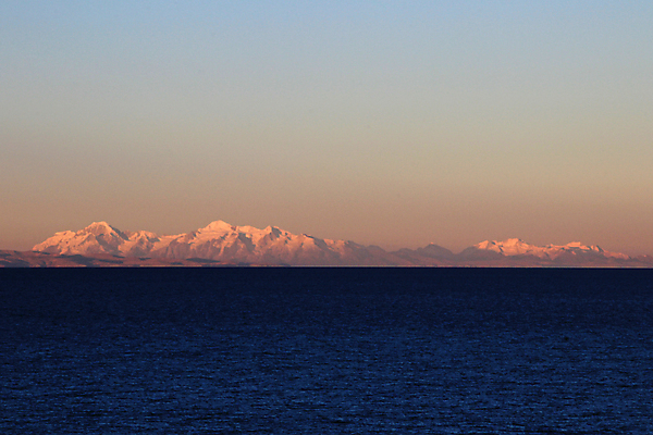 포토 JPG 해외이미지 식물 호수 섬 여행 자연 하늘 휴가 산 풍경 사람없음 야외 물 파란색 태양 계곡 미국 놀람 시골 보트 고도 언덕 장면 암초 남쪽 볼리비아 잉카 절정 진짜 페루 해외202004 해외포토 자연요소 감정 컬러 북아메리카 배_교통 표정 아메리카 남아메리카 방향 생태계 파일형식 이미지허브
