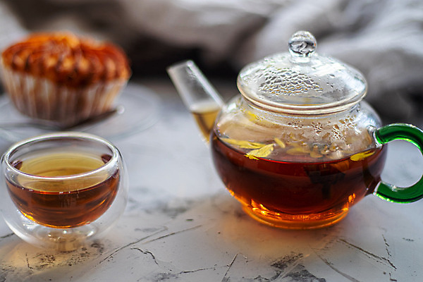 포토 JPG 해외이미지 음료 음식 빵 과일 유리 디저트 건강 사람없음 컵 초록색 갈색 노란색 케이크 흰색 뜨거움 달콤 아침식사 찻잔 찻주전자 설탕 레몬 허브 컵받침 해외202004 해외포토 식물 식기 컬러 재질 주전자 잔 식사 맛 받침대 파일형식 이미지허브