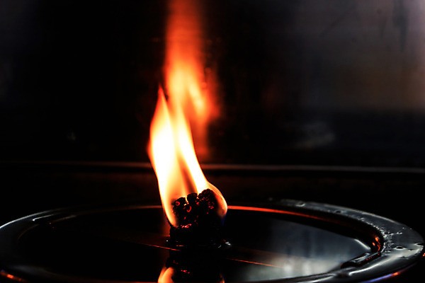 포토 JPG 해외이미지 전통 접시 종교 불교 촛불 태국 불 불꽃 동양인 사람없음 컵 빛 교회 희망 기도 램프 사찰 오브젝트 점토 신성 동쪽 연소 숭배 스리랑카 신앙심 심지 제단 화상 힌두교 생존 해외202004 해외포토 자연요소 식기 감정 아시아 초 종교건축 조명 인종 건물 상처 방향 파일형식 이미지허브