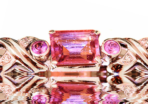 포토 JPG 해외이미지 모양 아이콘 바다 분홍색 유리 결혼식 선물 이벤트 사람없음 빨간색 물 빛 반사 3D 보라색 흰색 투명 화려 재산 황금 고급 닫기 큼 크리스탈 보석 심볼 오브젝트 만들기 에메랄드 다이아몬드 약혼 보물 빛망울 고립 고체 돌봄 루비 사파이어 터키석 해외202004 해외포토 자연요소 컬러 결혼 컨셉 모션 재질 금융 크기 광석 디지털합성 약속 파일형식 이미지허브