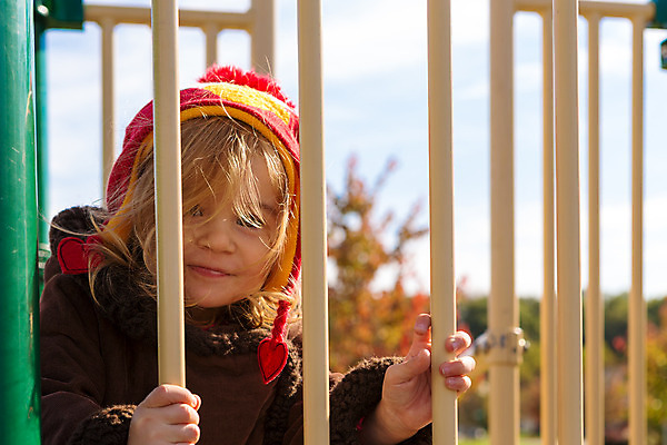 포토 JPG 해외이미지 주간 응시 행복 감정 얼굴 어린이 겨울 장난 놀이 하늘 관리 한명 미소 안전 사람 빨간색 파란색 운동 노란색 맑음 재킷 기쁨 코트 가을 게임 표현 바 놀이터 쉬는시간 해외202004 해외포토 자연요소 1 시선 계절 컬러 날씨 휴식 표정 건강 신체부위 외투 파일형식 이미지허브