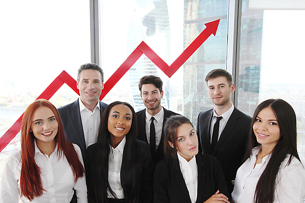 포토 JPG 해외이미지 백인 직업 라이프스타일 여자 남자 행복 비즈니스 창문 통계 성공 그래프 노동자 화살 서기 미소 사람 정장 여러명 그래픽 빨간색 금융 사무실 고층빌딩 성장 비즈니스맨 비즈니스우먼 자신감 그룹 직원 상승 이익 수입 정중 해외202004 해외포토 서양인 옷 감정 컬러 다수 컨셉 모션 표정 빌딩 생활 경제 직장인 파일형식 이미지허브