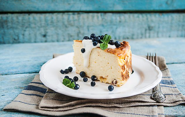 포토 JPG 해외이미지 디저트 실내 사람없음 식탁보 블루베리 치즈케이크 나무배경 해외202004 해외포토 음식 백그라운드 과일 내부 케이크 파일형식 이미지허브