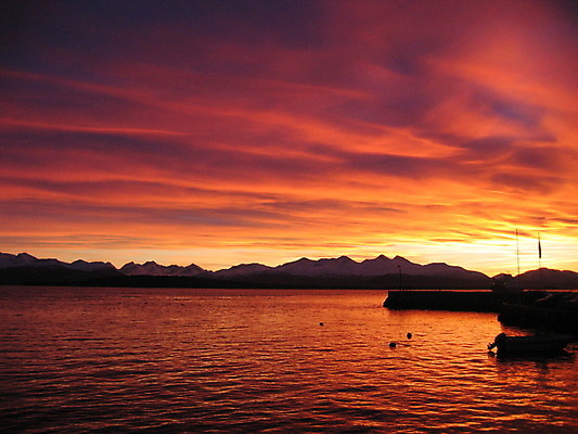 포토 JPG 해외이미지 바다 분홍색 겨울 자연 사람없음 물 보라색 일몰 저녁 해외202004 해외포토 자연요소 계절 컬러 노을 야간 생태계 파일형식 이미지허브