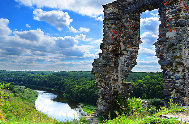 포토 JPG 해외이미지 나무 구름 외관 벽 여행 잎 건축양식 자연 하늘 벽돌 풍경 사람없음 건물 초록색 물 파란색 강 탑 바위 성 중세 역사 숲 언덕 과거 옛날 수평선 해외202004 해외포토 자연요소 식물 건축물 건축 컬러 컨셉 돌_바위 생태계 파일형식 이미지허브