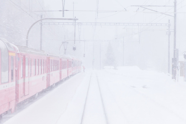 포토 JPG 해외이미지 계절 유럽 도로 여행 겨울 교통시설 자연 산 사람없음 야외 빨간색 세계 기차 추위 역사 재산 수증기 스위스 언덕 알프스 선로 해외202004 해외포토 나라 길 육상교통 컬러 교통 대중교통 금융 시설 생태계 파일형식 이미지허브