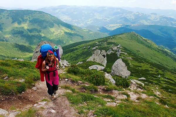 포토 JPG 해외이미지 길 여행 배낭 자연 휴가 산 한명 야외 하이킹 황무지 상승 오르기 오르막 산악가 선로 하이커 해외202004 해외포토 1 컨셉 가방 모션 레저 사람 생태계 파일형식 이미지허브