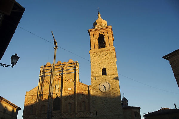 포토 JPG 해외이미지 주간 건축물 시계 건축양식 하늘 공사 그림자 풍경 사람없음 야외 교회 이탈리아 타워크레인 해외202004 해외포토 자연요소 건축 유럽 종교건축 건설업 건물 기중기 파일형식 이미지허브